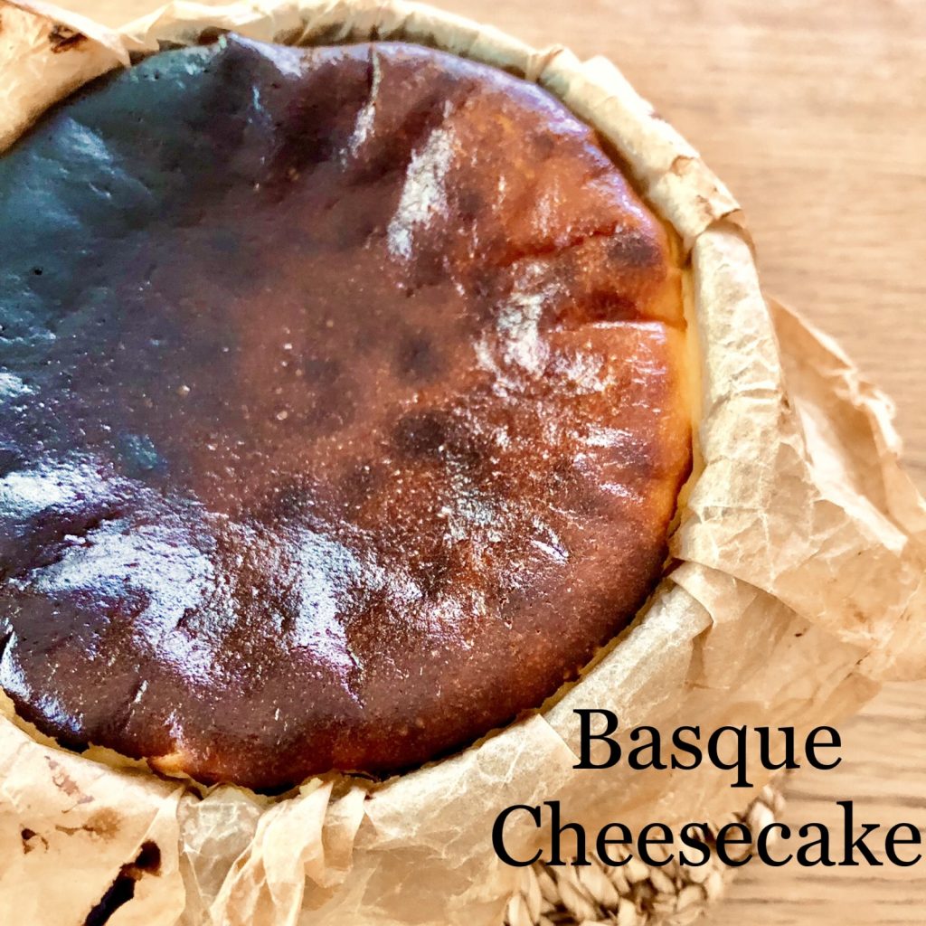 材料5つ。バスクチーズケーキを焼きました。