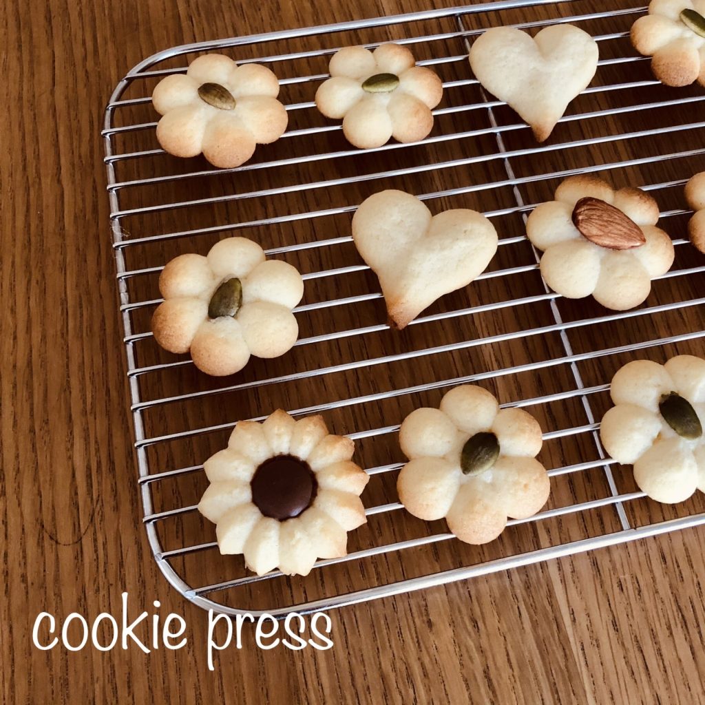 オクソーのクッキープレスを使ってクッキーを作りました。