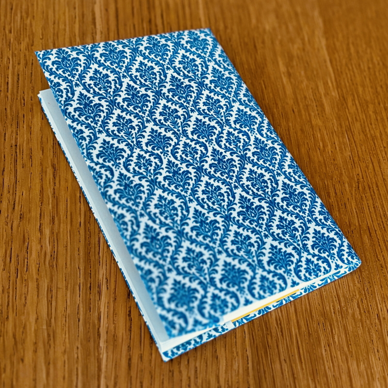 包装紙 ダマスク柄（ラッピングペーパー）を無料でダウンロードできます。ご自由に印刷してブックカバーなどにお使いください。